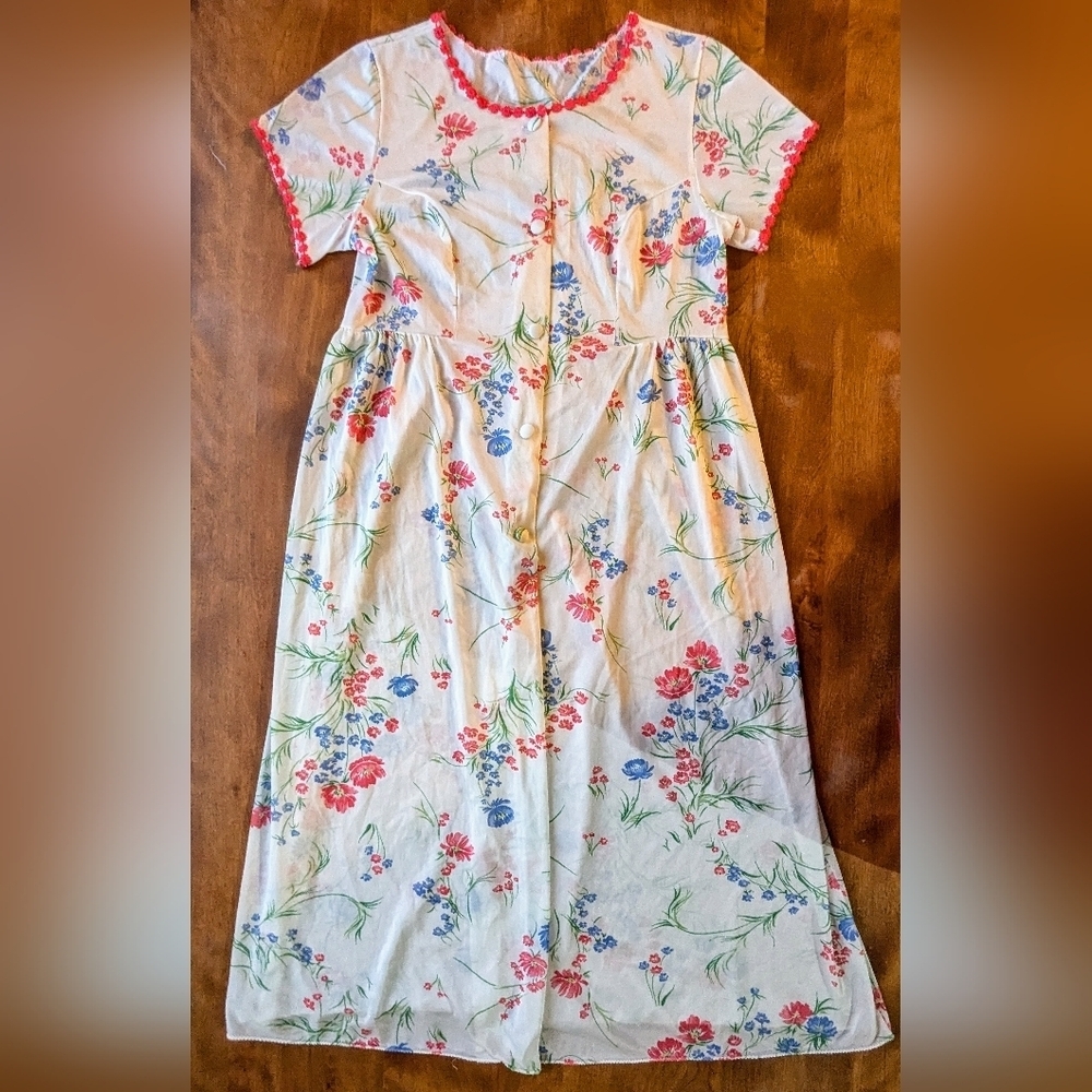 Vintage Cottagecorw nightgown robe dress with floral and feminine
